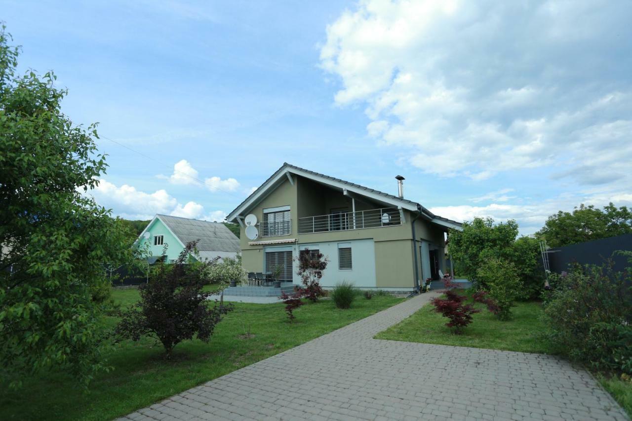 Sentis Hotel Uzhhorod Exterior foto