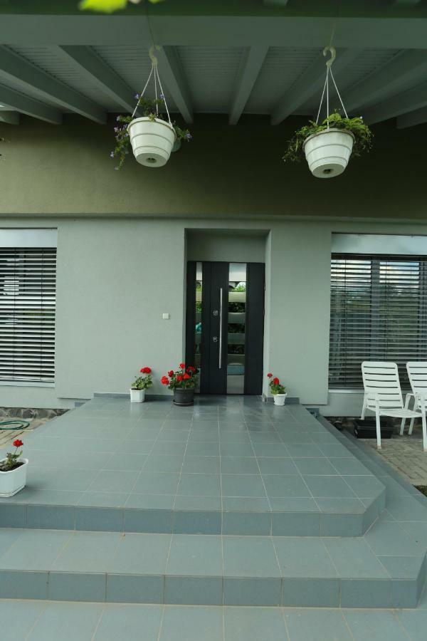 Sentis Hotel Uzhhorod Exterior foto